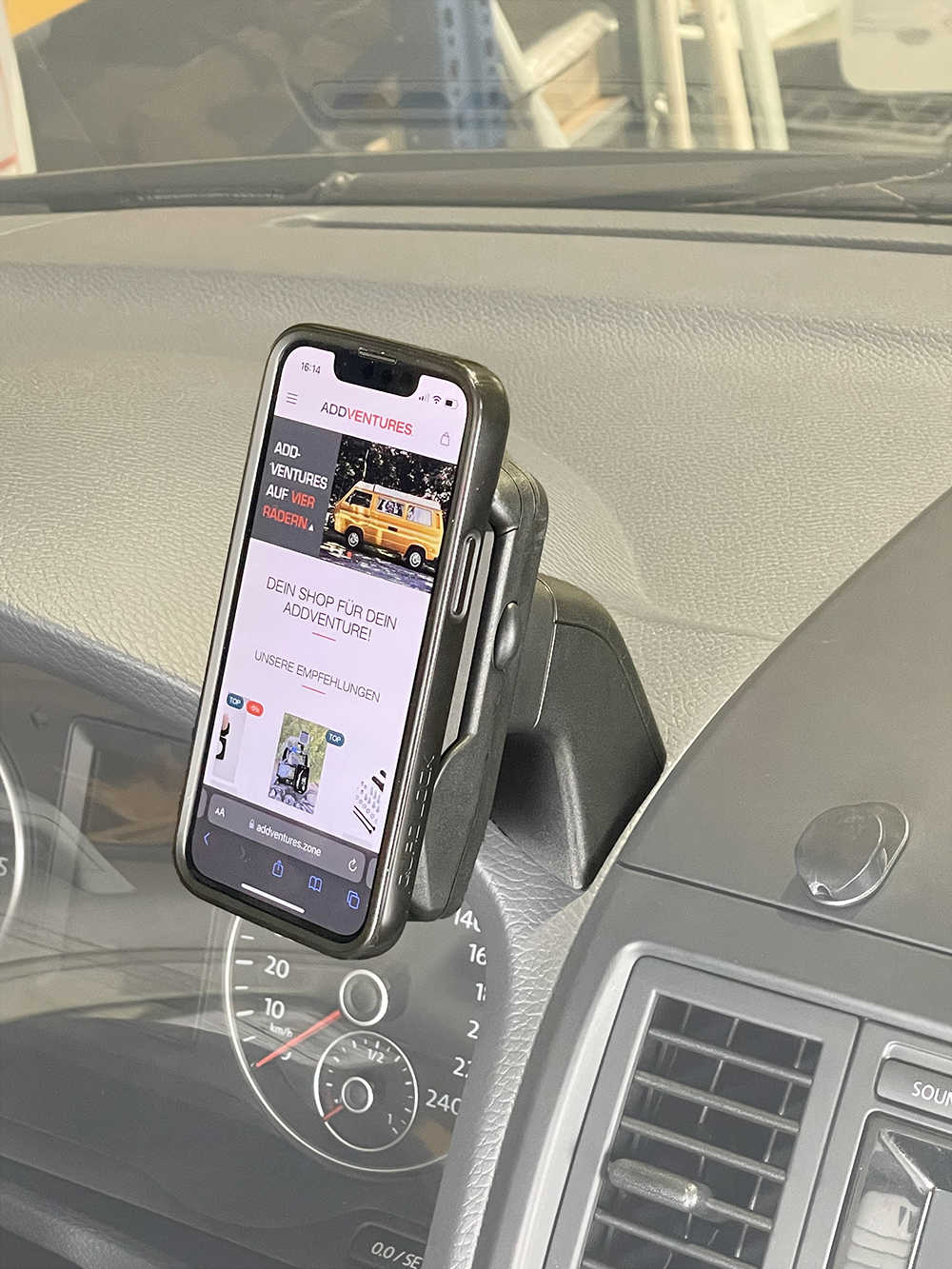 iPhone - vw addventures.zone - Adapter VW smartphone holder to Quad Lock
